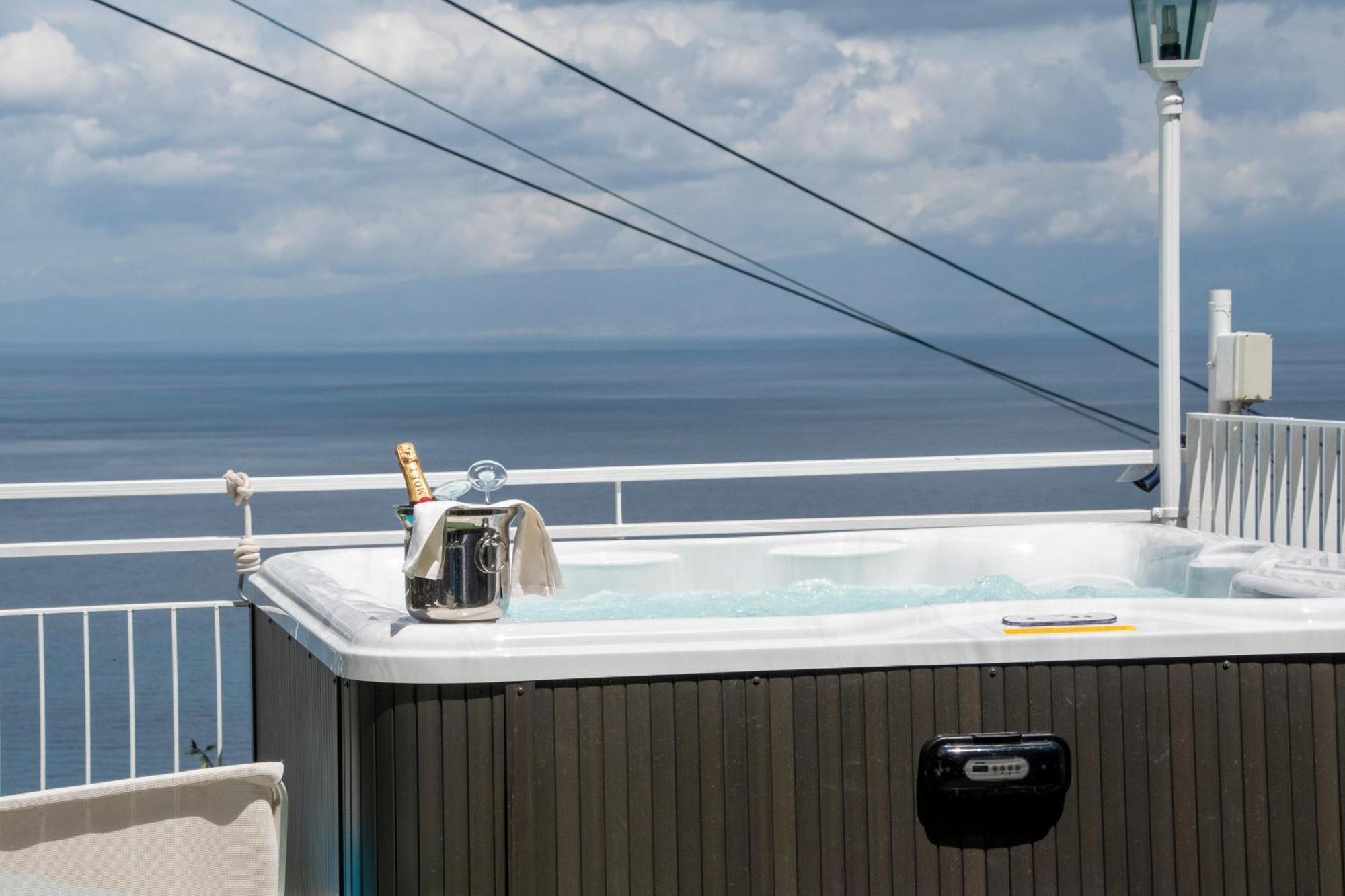 Dream View Suites タオルミーナ エクステリア 写真